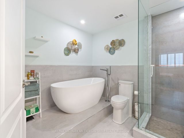 721 - 28 William Carson Cres