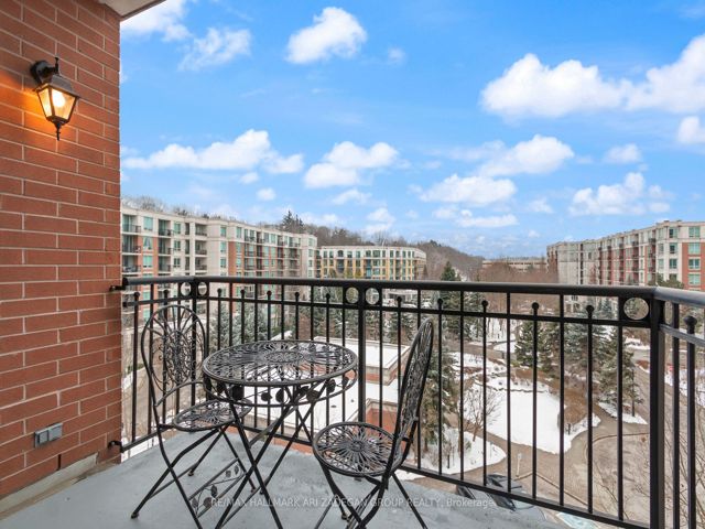 721 - 28 William Carson Cres