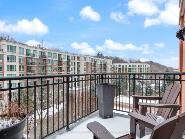 721 - 28 William Carson Cres