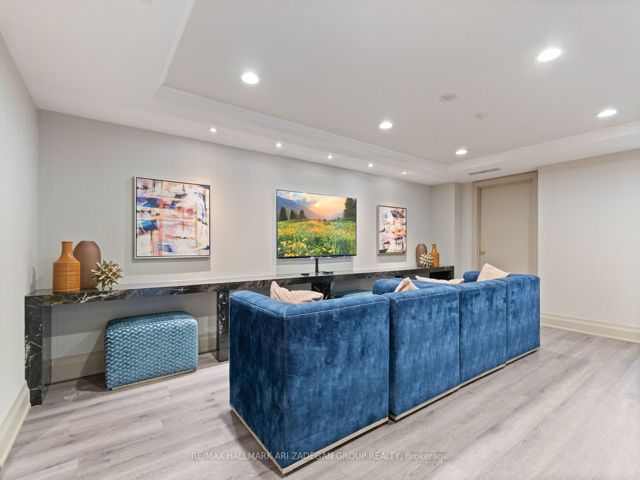 721 - 28 William Carson Cres