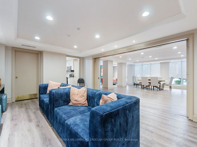 721 - 28 William Carson Cres
