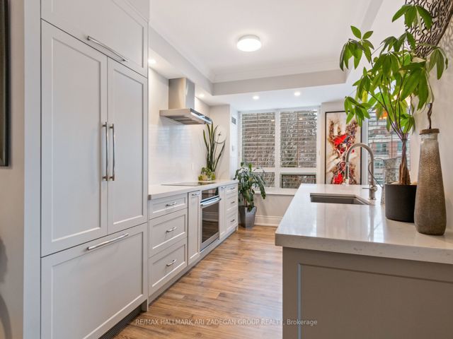 721 - 28 William Carson Cres