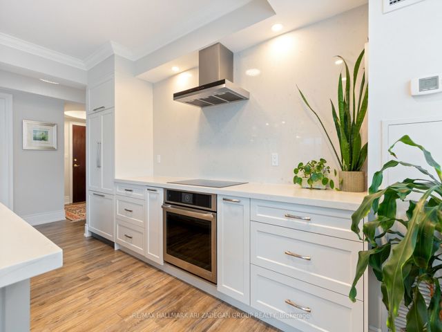 721 - 28 William Carson Cres