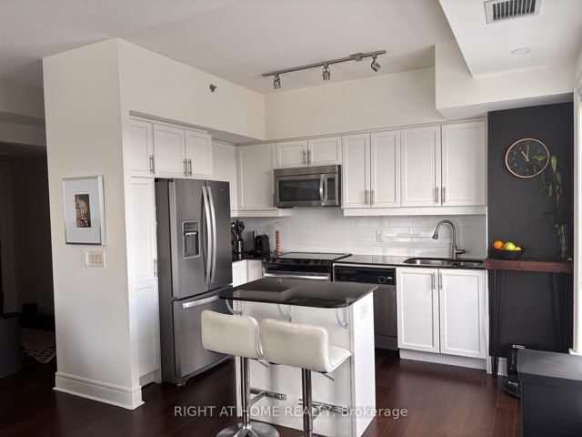 712 - 701 Sheppard Ave W