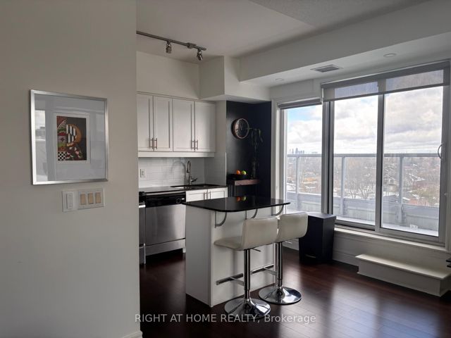 712 - 701 Sheppard Ave W
