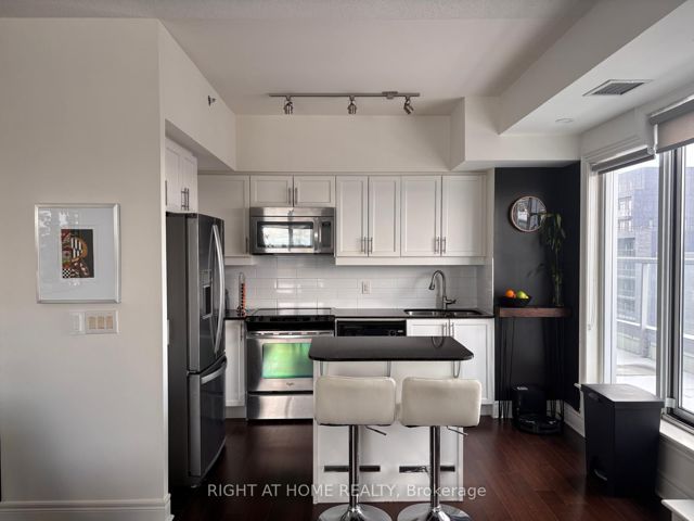 712 - 701 Sheppard Ave W
