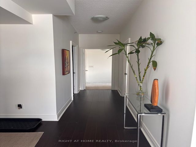 712 - 701 Sheppard Ave W