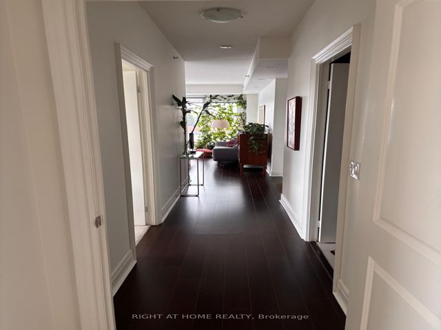 712 - 701 Sheppard Ave W