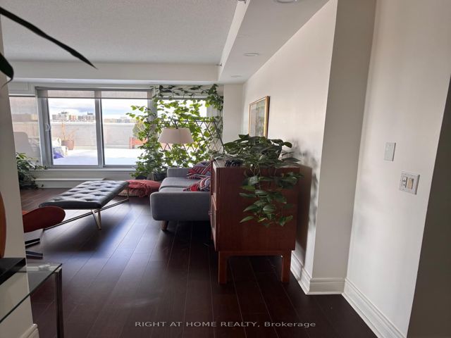 712 - 701 Sheppard Ave W