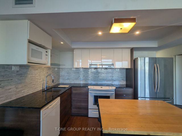 908 - 121 Mcmahon Dr
