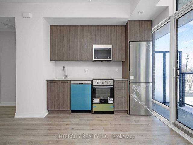 40 - 851 Sheppard Ave W