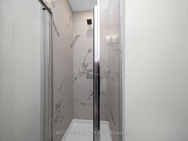 40 - 851 Sheppard Ave W