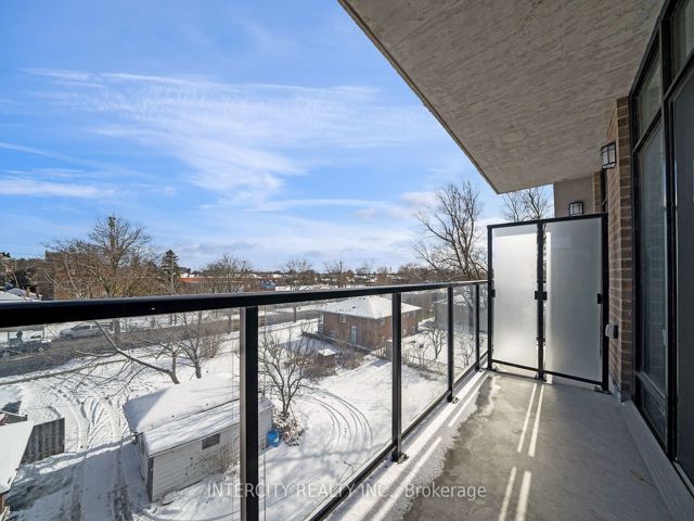 40 - 851 Sheppard Ave W