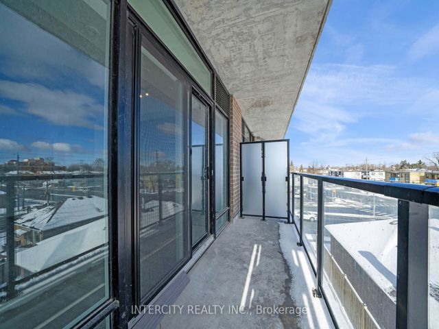 40 - 851 Sheppard Ave W