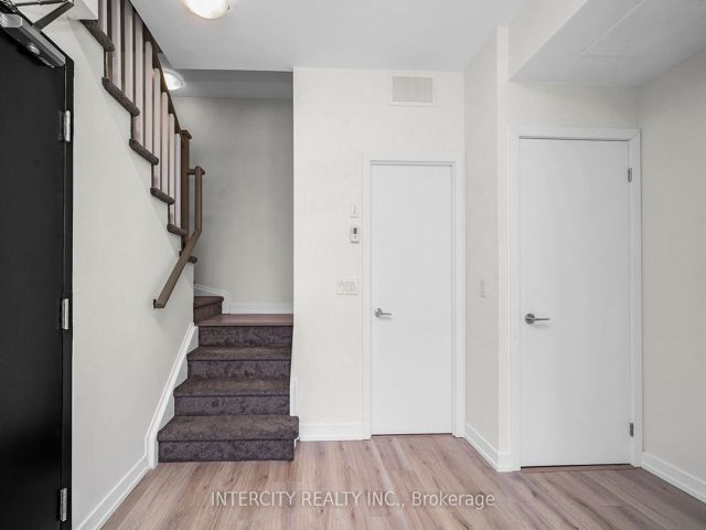 40 - 851 Sheppard Ave W