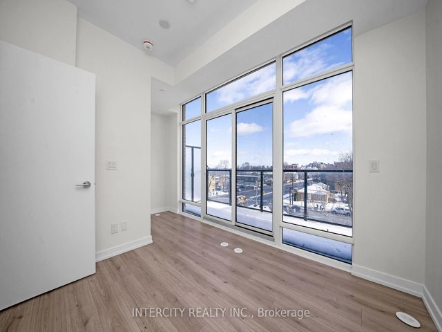 40 - 851 Sheppard Ave W