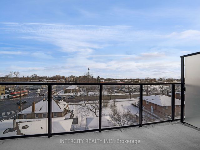 40 - 851 Sheppard Ave W