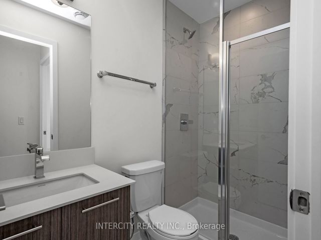 40 - 851 Sheppard Ave W