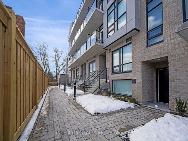 40 - 851 Sheppard Ave W