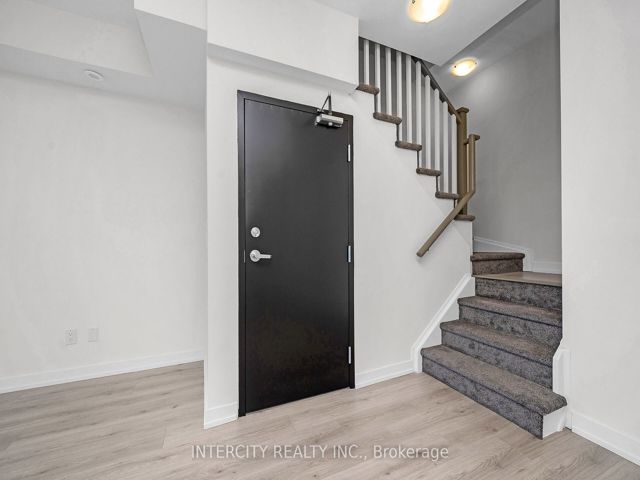 40 - 851 Sheppard Ave W