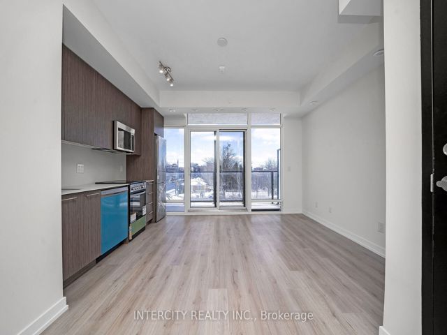 40 - 851 Sheppard Ave W