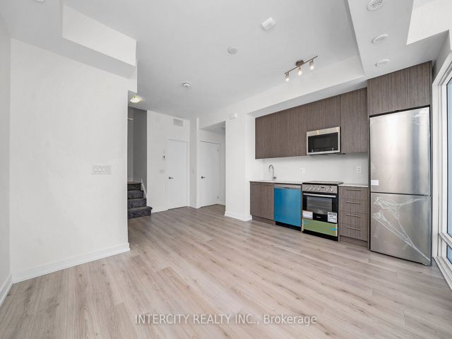 40 - 851 Sheppard Ave W