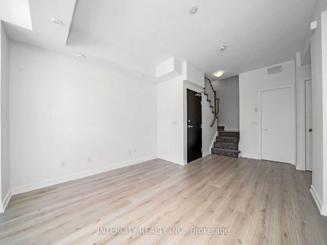 40 - 851 Sheppard Ave W
