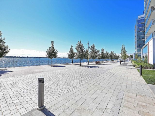 922 - 15 Queens Quay E