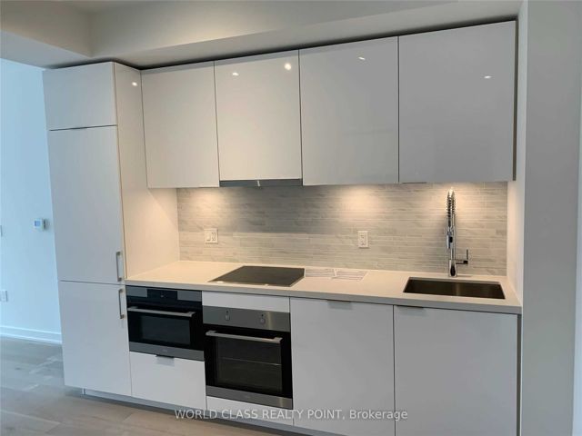 922 - 15 Queens Quay E