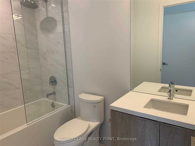 922 - 15 Queens Quay E