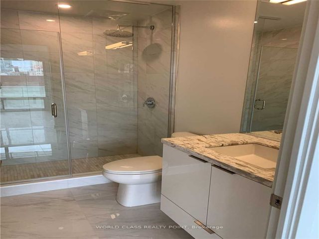 922 - 15 Queens Quay E