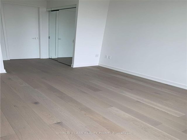 922 - 15 Queens Quay E