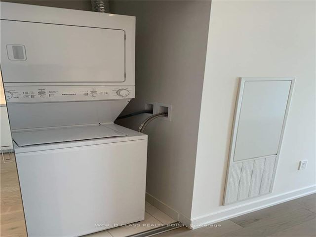 922 - 15 Queens Quay E
