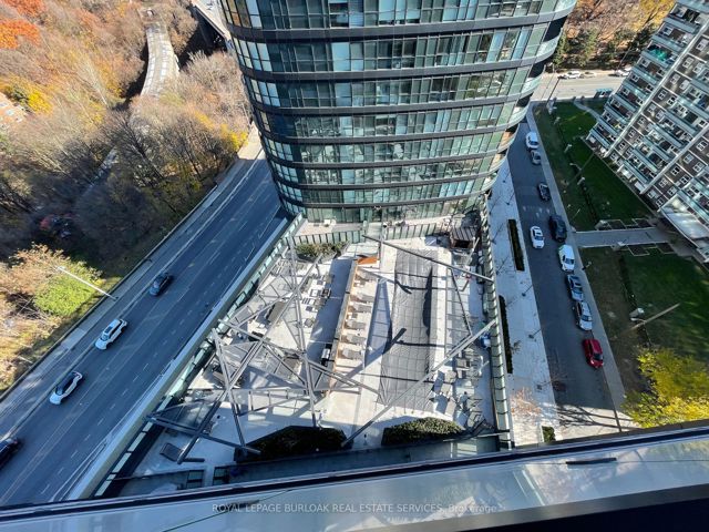1406 - 575 Bloor St E