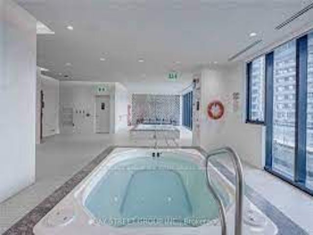 1406 - 575 Bloor St E