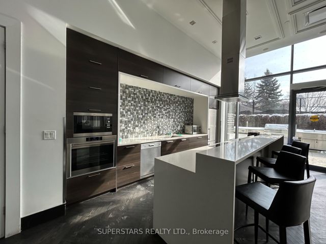 217 - 775 King St W