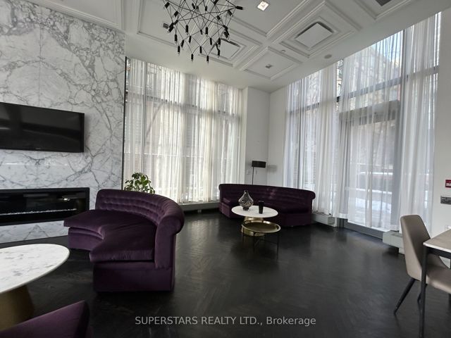 217 - 775 King St W