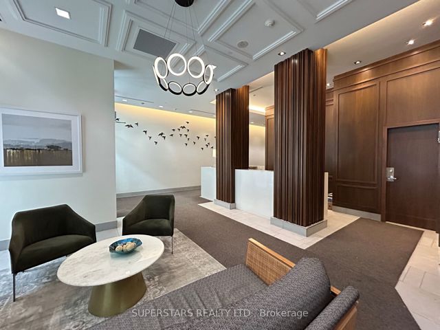 217 - 775 King St W