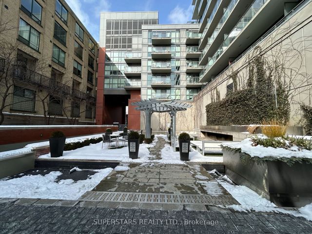 217 - 775 King St W