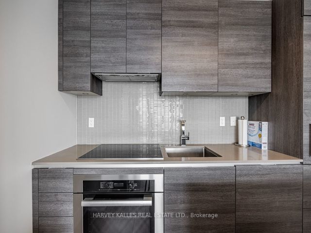 1001 - 200 Bloor St W