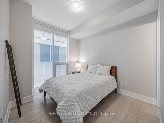 1001 - 200 Bloor St W