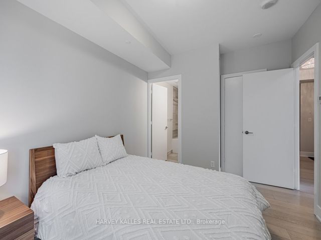 1001 - 200 Bloor St W