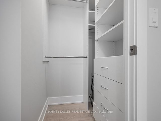 1001 - 200 Bloor St W