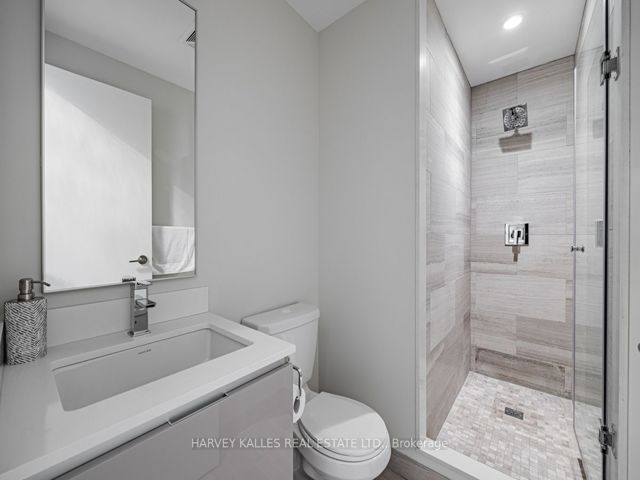 1001 - 200 Bloor St W
