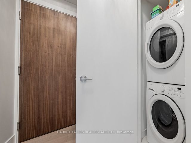 1001 - 200 Bloor St W