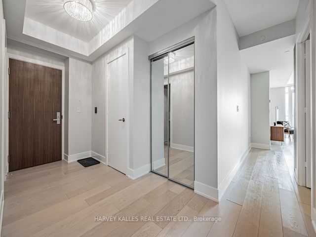 1001 - 200 Bloor St W