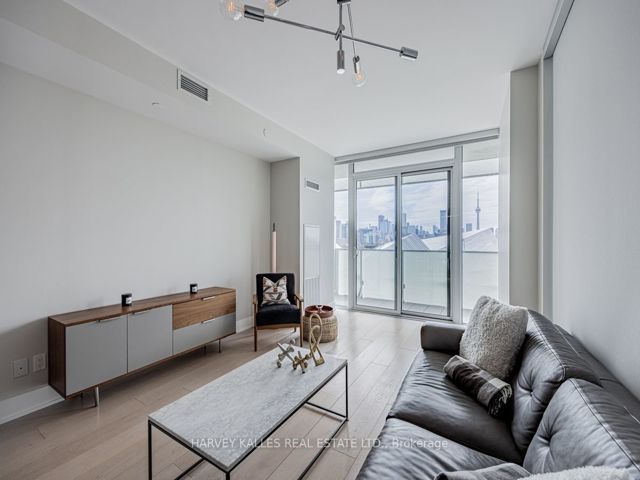 1001 - 200 Bloor St W