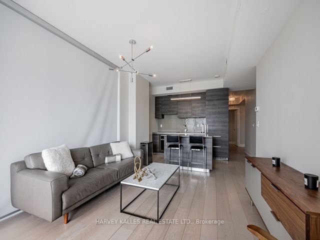 1001 - 200 Bloor St W