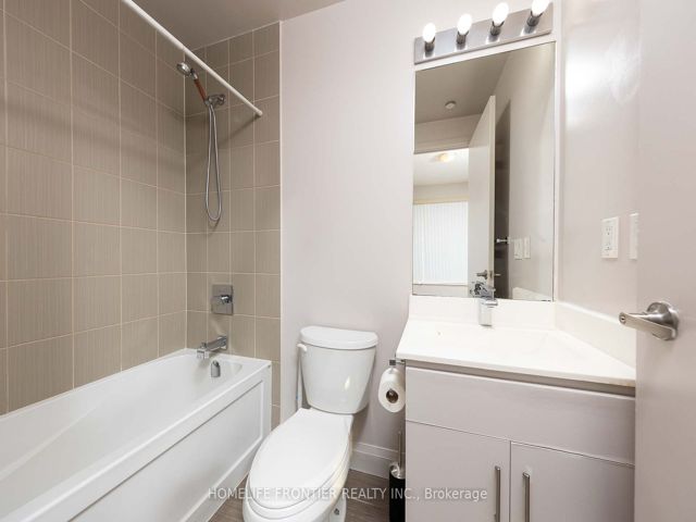 1907 - 68 Canterbury Pl