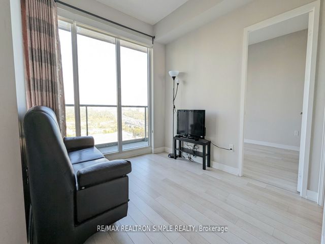 1211 - 117 Mcmahon Dr